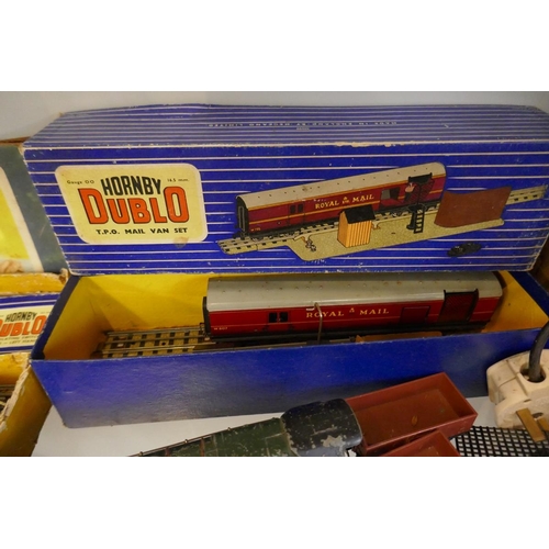 195 - Collection of Hornby Dublo