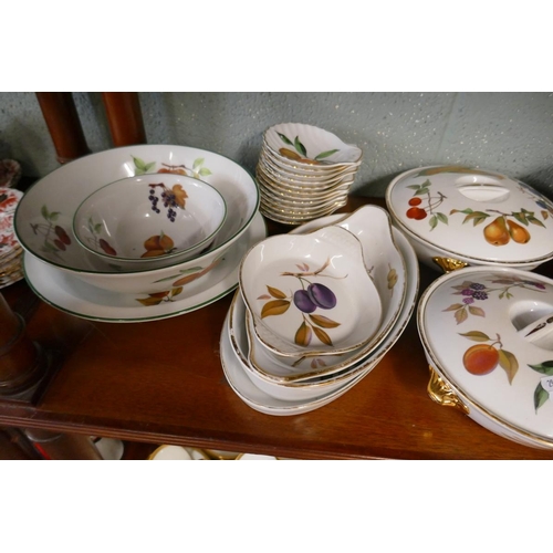 230 - Collection of ceramics to include Royal Worcester Evesham pattern & vintage jelly moulds