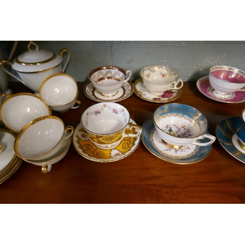 230 - Collection of ceramics to include Royal Worcester Evesham pattern & vintage jelly moulds