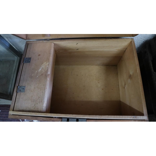 348 - Small travel box with key