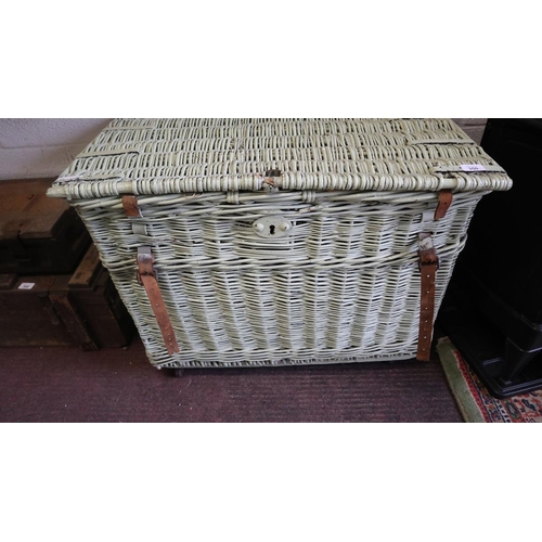 350 - Antique fitted wicker basket on casters - Approx size W: 80cm D: 51cm H: 58cm