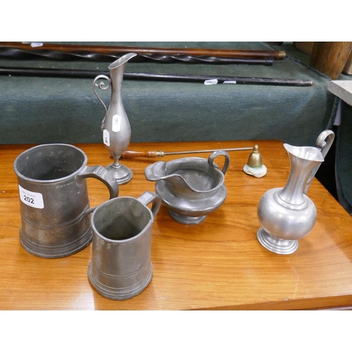 202 - Collection of pewter etc