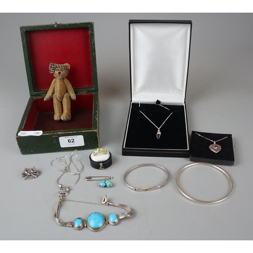 62 - Collection of jewellery to include silver