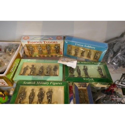 152 - Collection of lead and plastic war game figures