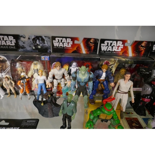 158 - Collection of Star Wars figures etc