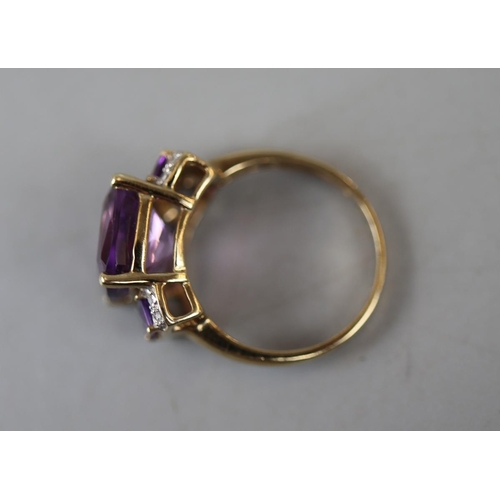 17 - Gold amethyst and diamond ring - Approx size: L