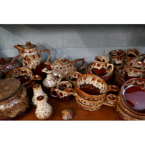 172 - Collection of pottery