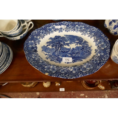 173 - Collection of blue & white china to include Heritage Mint