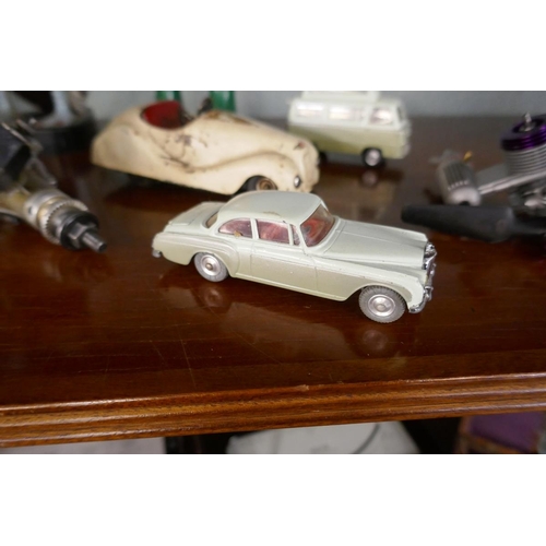 177 - Collectables to include vintage radio car and model aircraft engines etc