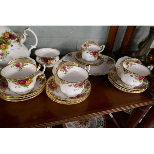 181 - Tea service - Royal Albert Old Country Roses