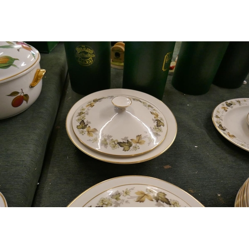 194 - Royal Doulton Larchmont pattern dinner service