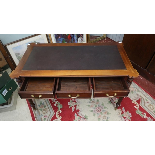 244 - Mahogany leather top desk - Size approx: W: 125cm D: 65cm H: 76cm