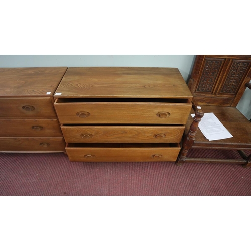 318 - Pair of Ercol chest of drawers - Size approx: W: 92cm D: 45cm H: 65cm