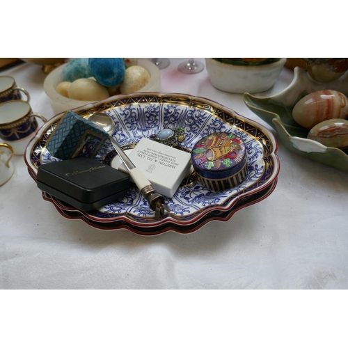 367 - Collectables to include antique china