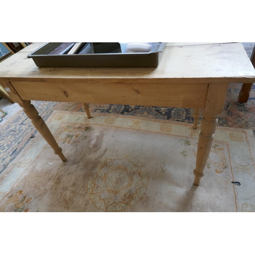 368 - Small pine kitchen table