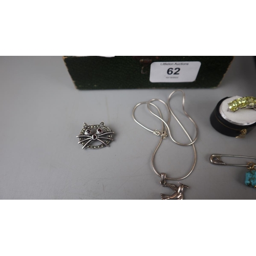 62 - Collection of jewellery to include silver