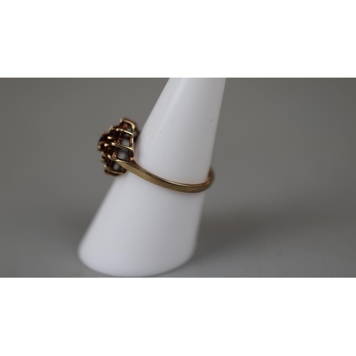 8 - Gold garnet set cluster ring - Approx size: N