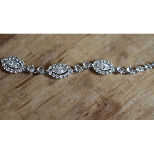 52 - Fine 18ct white gold diamond necklace