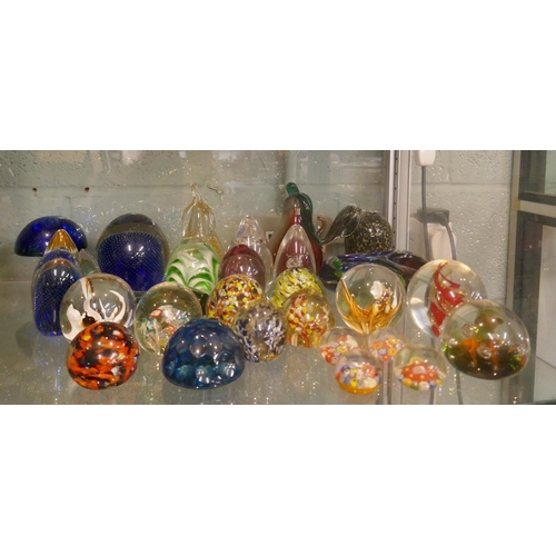 194 - Collection of glass paperweights etc