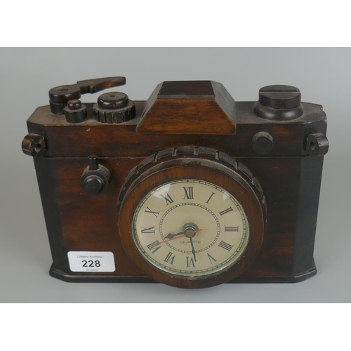 228 - Novelty mantle clock in form of camera