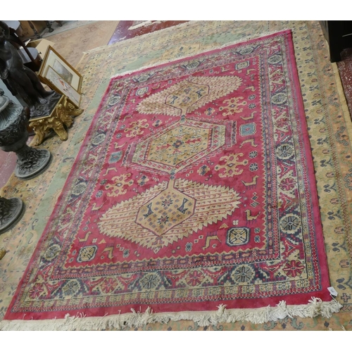 349 - Pattern rug - Approx size: 273cm x 182cm