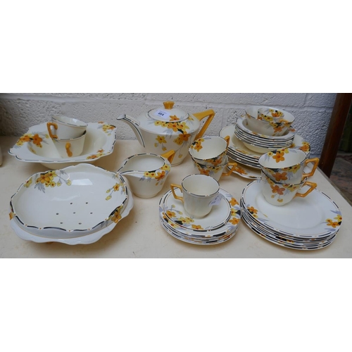 464 - Crown Ducal Sunburst tea service