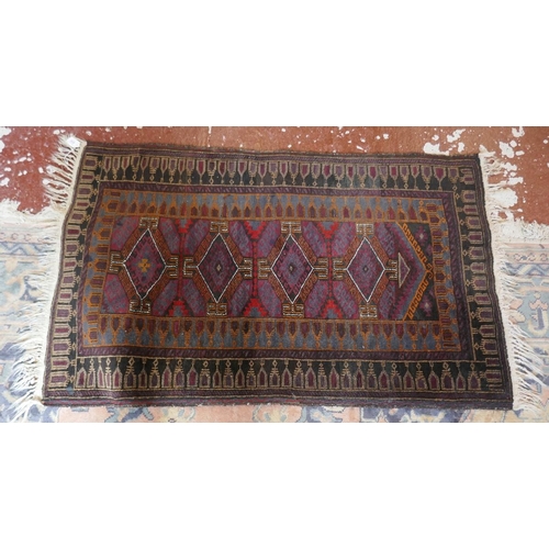 472 - Handwoven Eastern burgundy patterned rug - Approx size: 140cm x 88cm