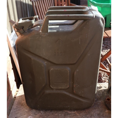 522 - Jerry can