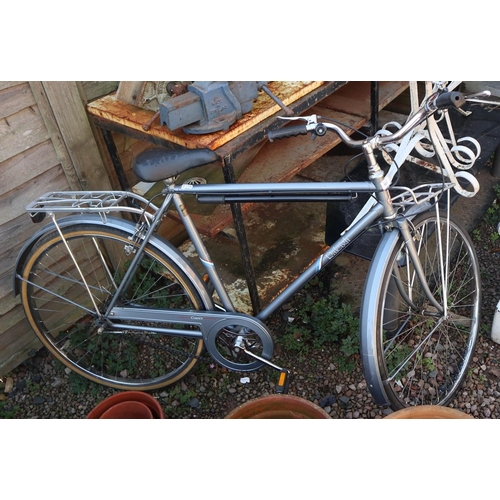 551 - Vintage gents Raleigh bike