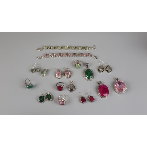 95 - Collection of silver jewellery