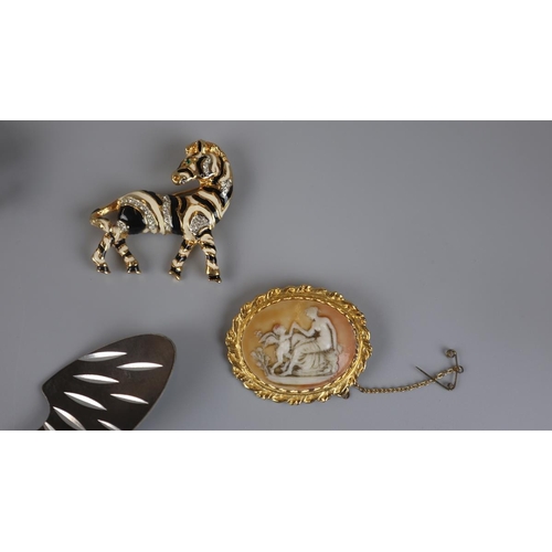 100 - Collection of brooches to include enamel