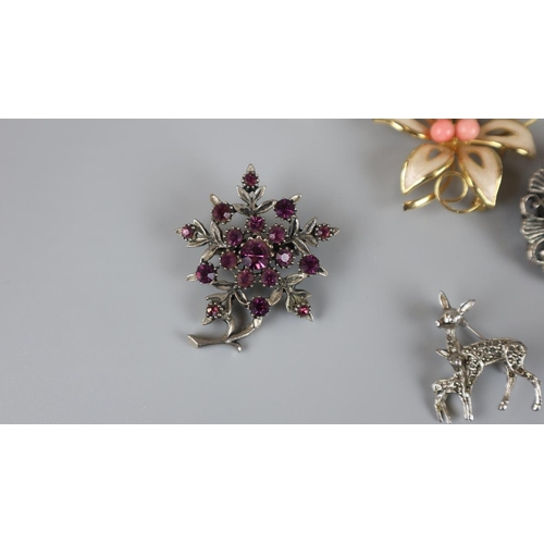 100 - Collection of brooches to include enamel