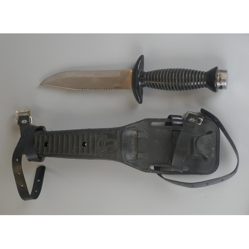 214 - Good collection of knives to include policeman's truncheon