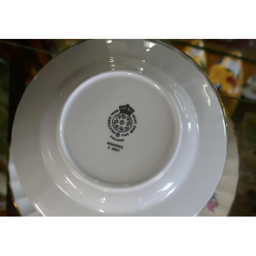 230 - Royal Worcester tea service - Roanoke