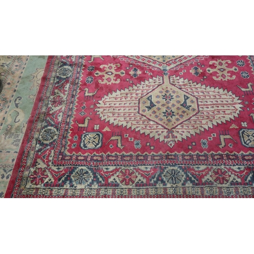 349 - Pattern rug - Approx size: 273cm x 182cm