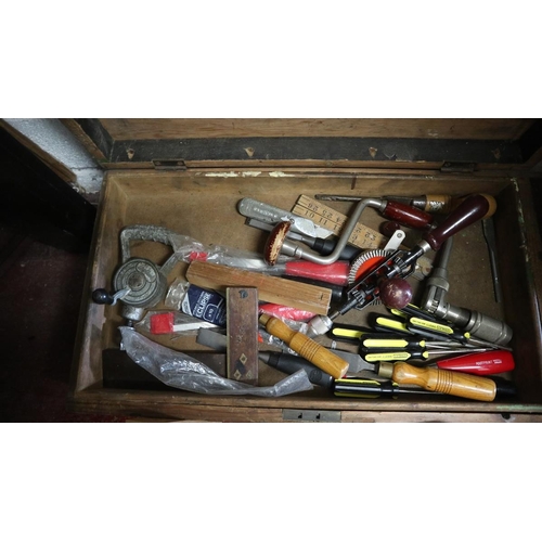 380 - Carpenters chest and contents