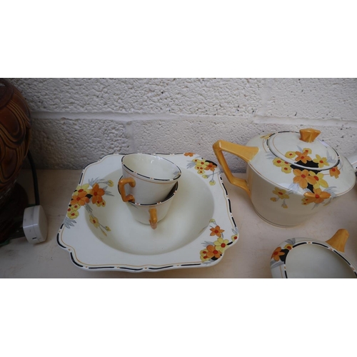 464 - Crown Ducal Sunburst tea service