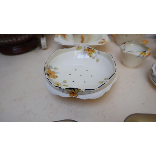 464 - Crown Ducal Sunburst tea service