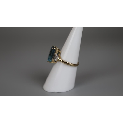 76 - Gold blue topaz and diamond ring - Size L