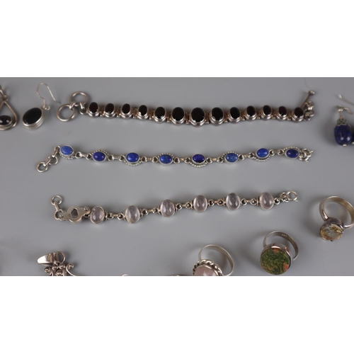 92 - Collection of silver jewellery