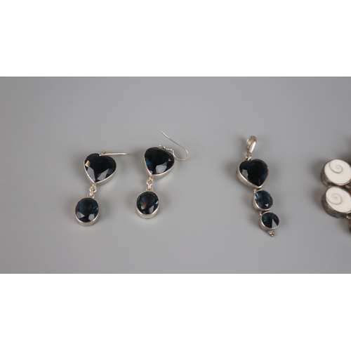 94 - Collection of silver jewellery