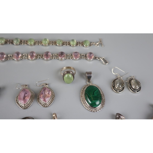 95 - Collection of silver jewellery