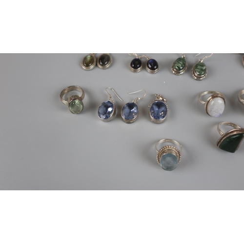 97 - Collection of silver jewellery