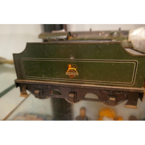 218 - Collection of railway carriages etc to include a clock work engine