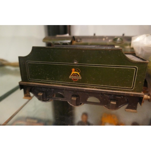 218 - Collection of railway carriages etc to include a clock work engine