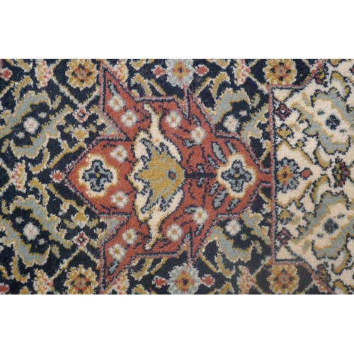 330 - Pattern rug - Approx size: 248cm x 174cm