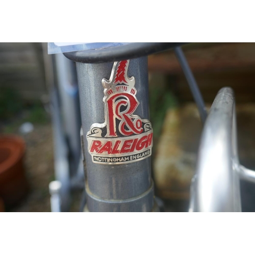 551 - Vintage gents Raleigh bike