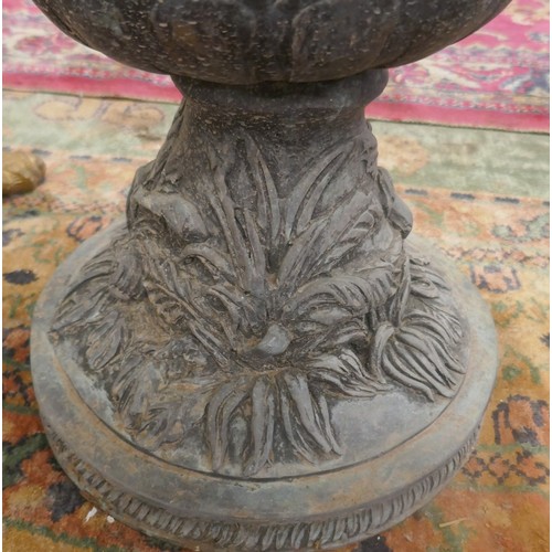 418 - Pair of large antique bronze urns - Approx H: 75cm