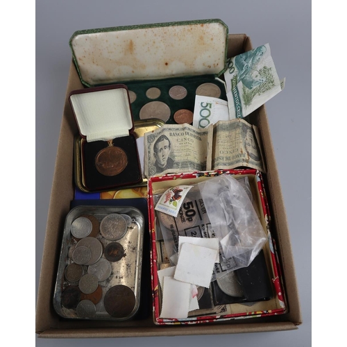 125 - Collection of coins and banknotes 