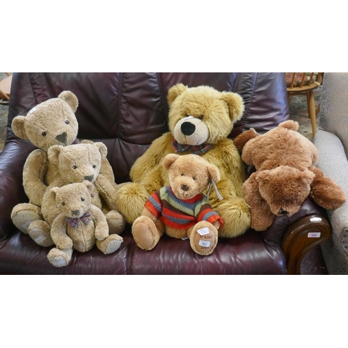 527 - 6 vintage teddy bears